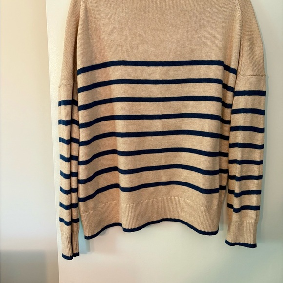 Vineyard Vines blue & beige striped sweater, size XL. - Picture 3 of 6